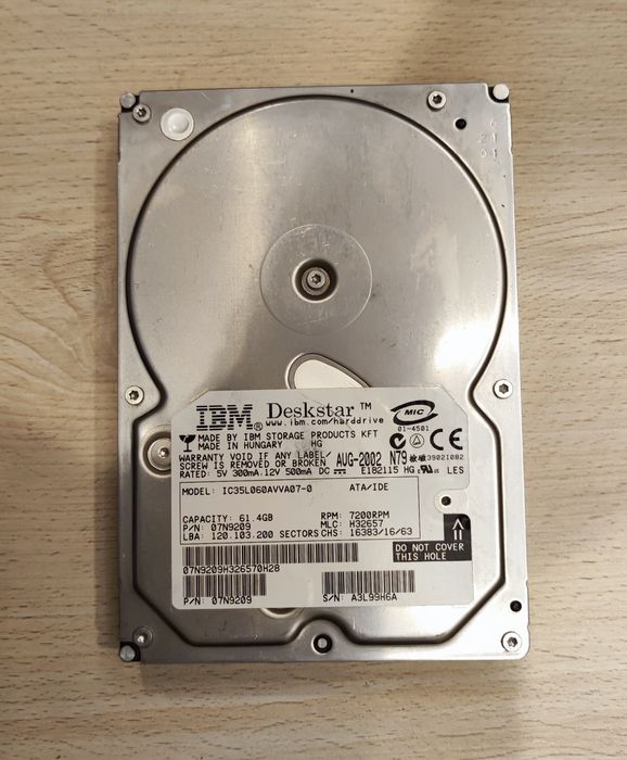 Dysk twardy IBM Deskstar  61 GB (model IC35L060AVVA07-0 sprawny