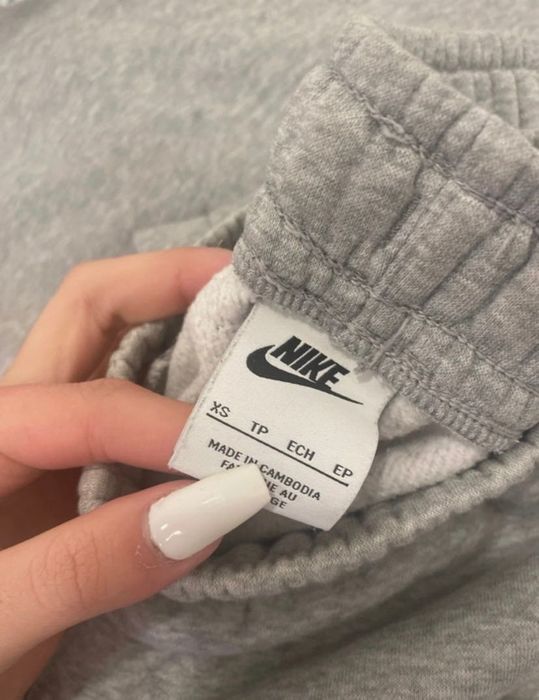 Conjunto Nike Cinzento