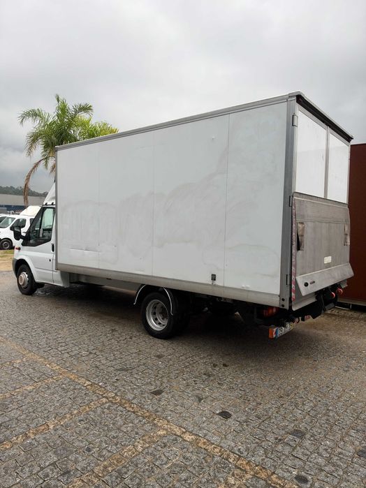Carrinha Ford Transit contentor com plataforma elevatoria