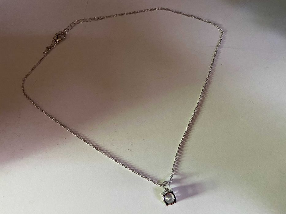 Colar com pingente brilhante