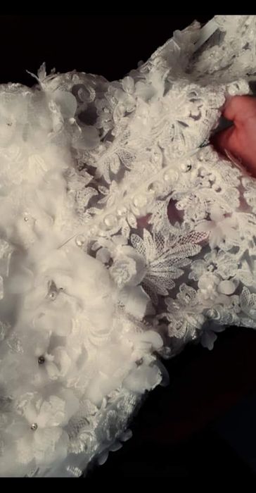 Suknia ślubna z kwiatami 3D