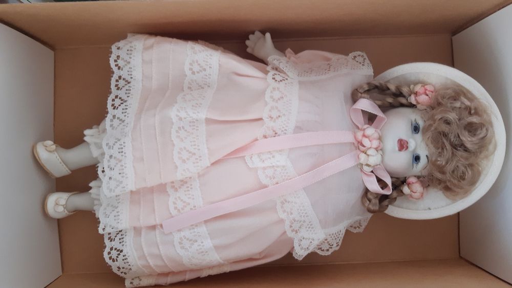 Boneca de porcelana