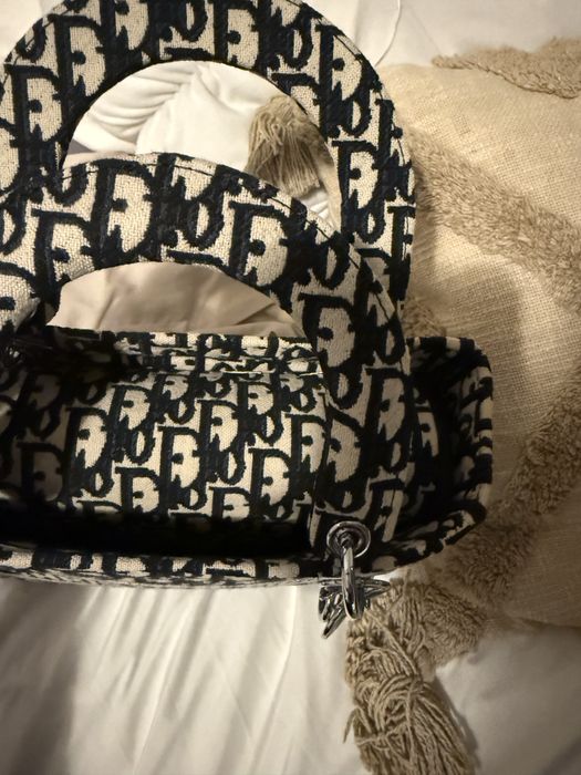Śliczna mała torebka lady dior