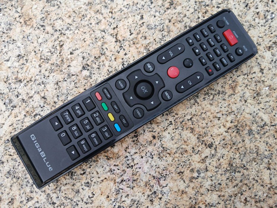 Receptor Box TV Satélite + Terrestre + Cabo - GigaBlue HD 800 UE PLUS - como novo!