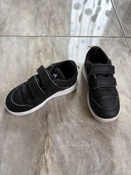 Оригінальні кроси Adidas