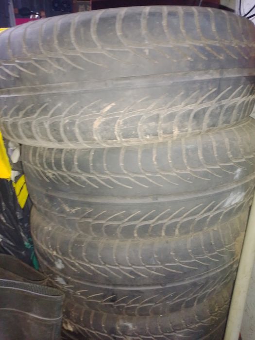 Міняю резину літня в доброму стані на диски на Ланос розболтовка 4*100