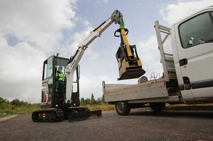 Wynajem minikoparki z operatorem lub bez