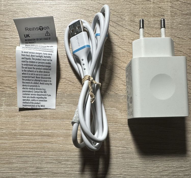Przewód USB–Lightning + ładowarka (gratis)