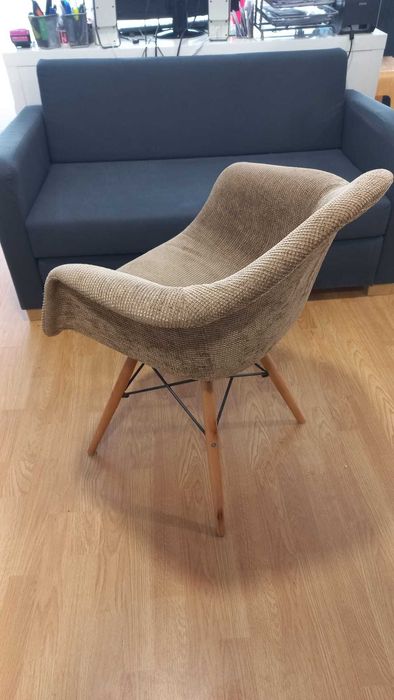 Cadeira design  forrada com tecido