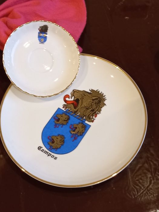 Louça antiga cerca de 30 anos