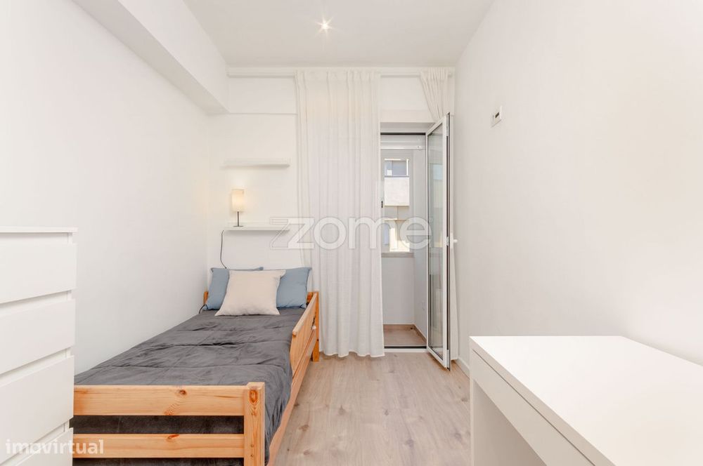 Apartamento T2 Totalmente Remodelado Junto Hospital da Cruz Vermelha
