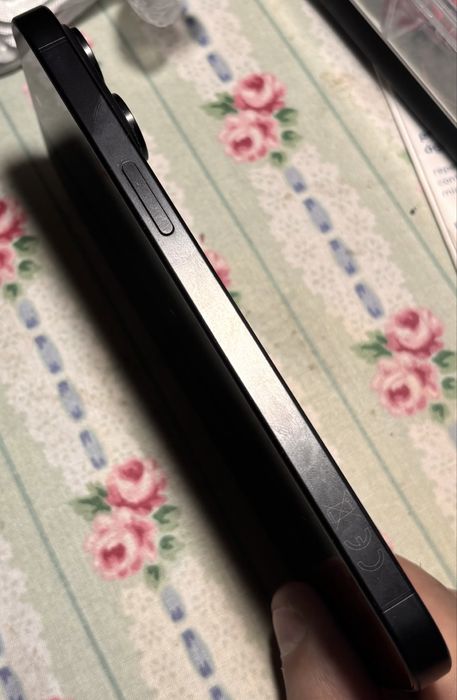 iPhone 15 Pro Max - Estado Imaculado + 2 Capas (Speck e Original) + caixa