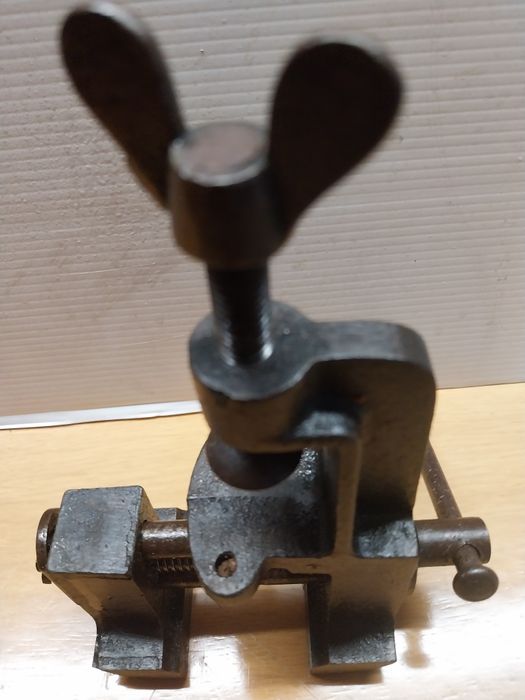 Pequeno torno antigo muito funcional