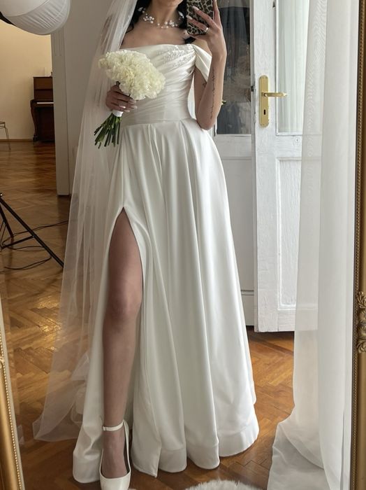 Продам весільну сукню