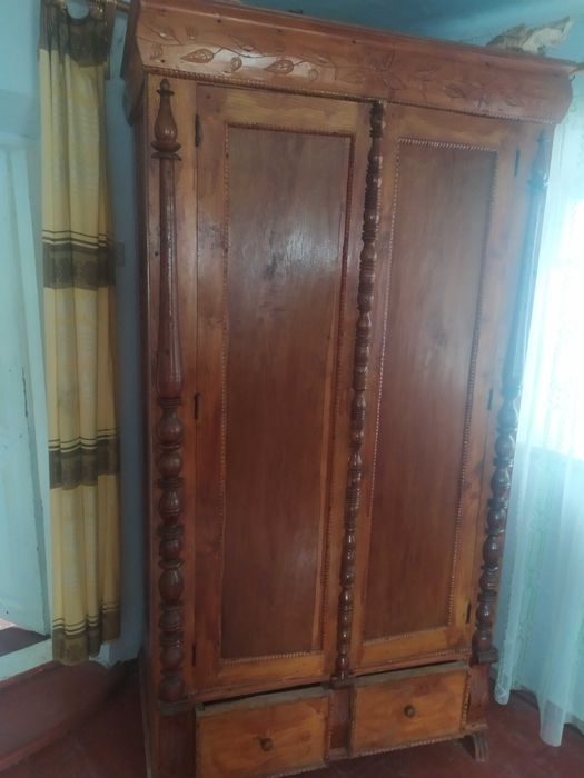 Мебель ручної роботи