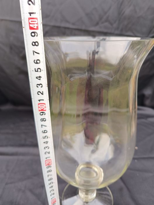 Szklany kielich wazon.