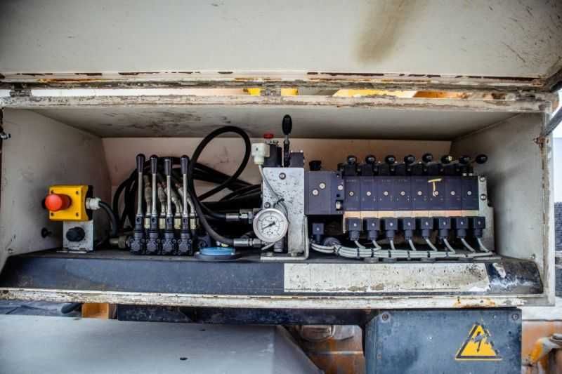 Вантажний автомобіль MAN TGS 32.400BB+LIEBHERR 8M³+BAND/TAPIS 16m