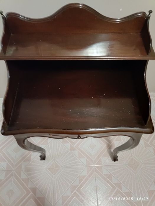 Aparador antigo pequeno estilo colonial