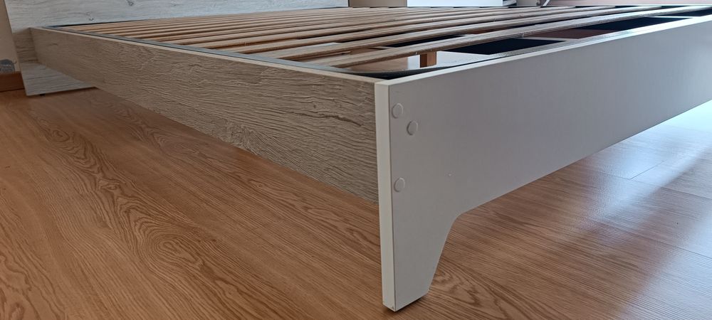 Cama com estrado e colchão 183x133cm