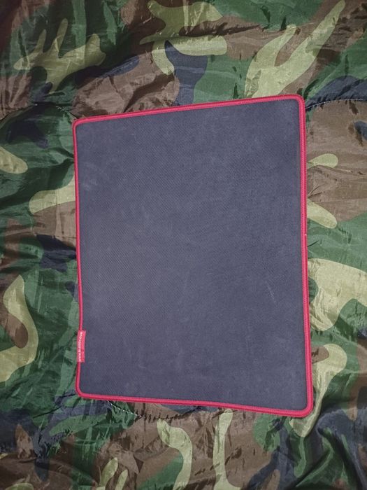 Два килимка для миши та клавіатури