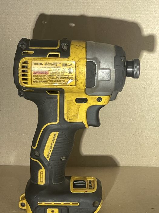 Імпакт Dewalt DCF887