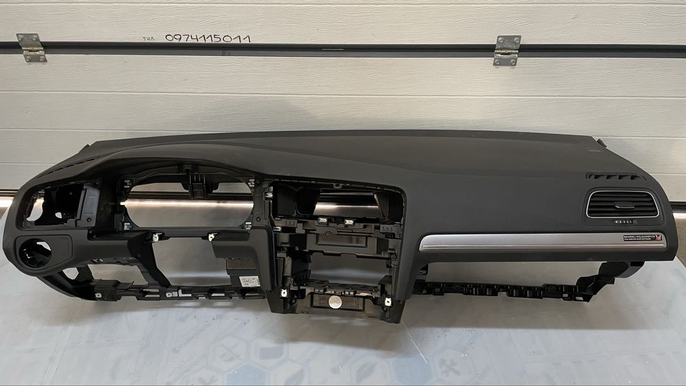 Торпедо панель VW Golf 7