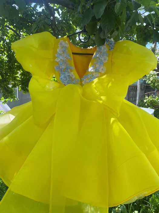 Продаж суконь на випускний