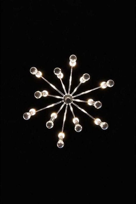 Stylowy żyrandol    zaprojektowany przez Gaetano Sciolariego