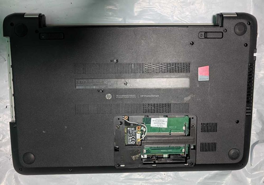 HP Pavilion 15 на запчасти, черные полосы на Экране