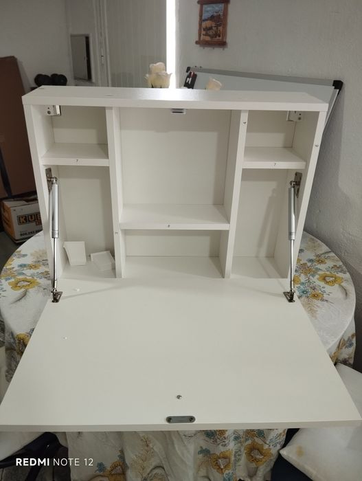 Mesa flutuante de parede