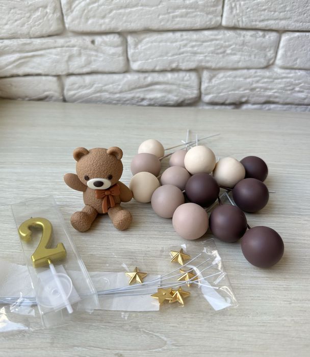 Декор на торт, топер (медведик, кульки-топери, зірочки) свічка-цифра 2