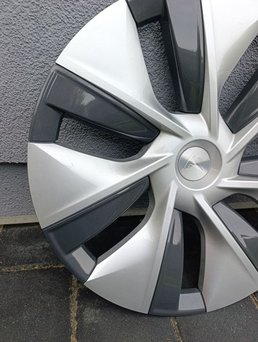 три ковпаки tesla model Y R19