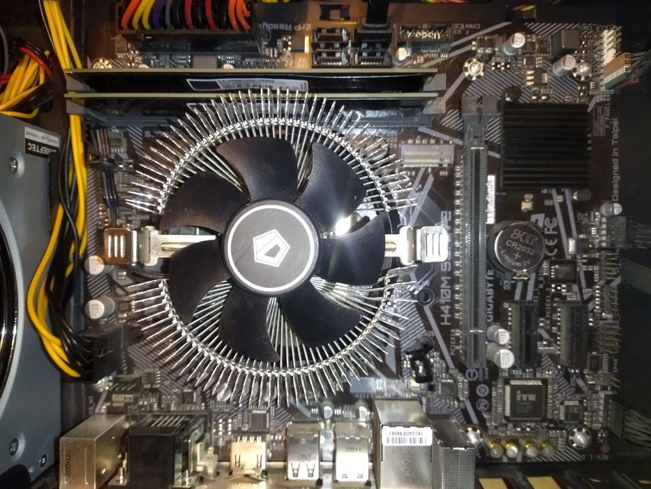 Комплект s1200  Gigabyte H410M S2H V2 + intel g6405g  або i3 10100