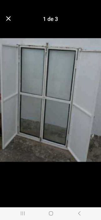 janela em ferro com portadas (128 x 79cms)