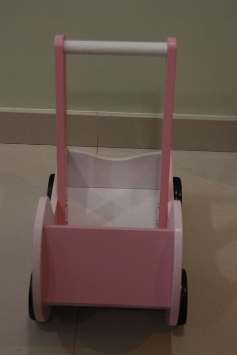 Berço e carrinho de bebê de brinquedo para menina