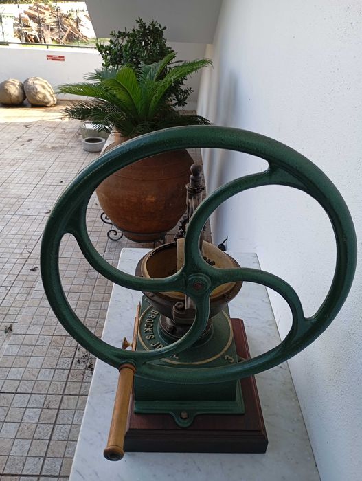 Enorme Moinho de Café Alemão Antigo Restaurado e Funcional Leinbrock's