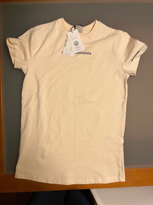 T-shirt branco cru