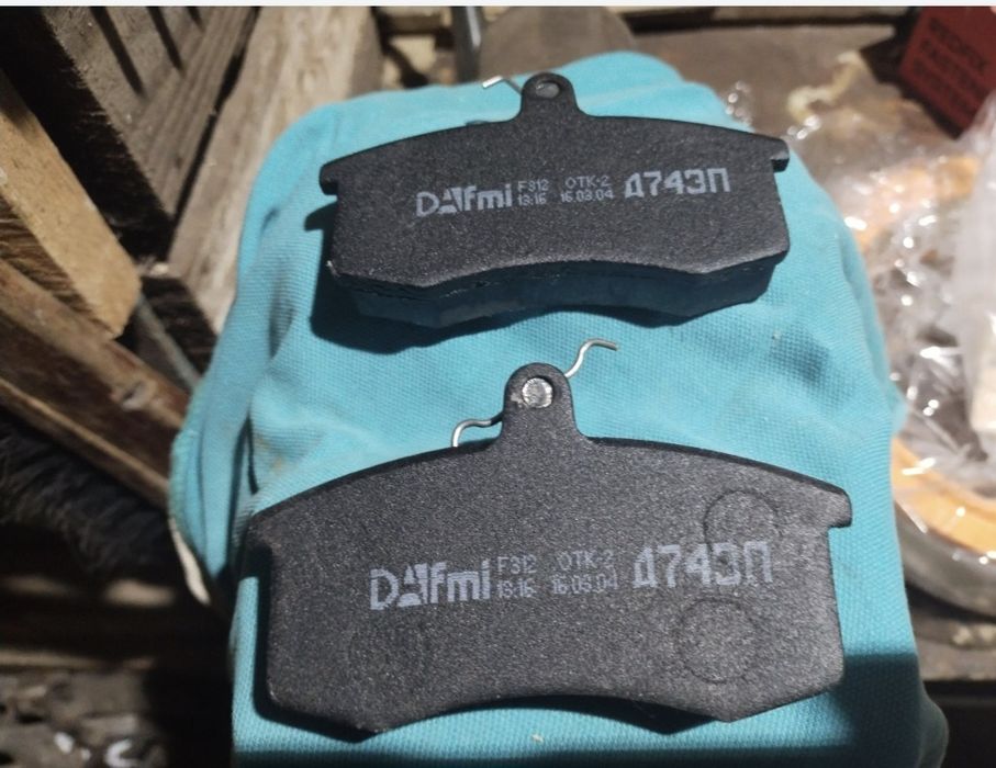 Продам тормощні колодки ваз 2108.2109 4 штуки орегінал