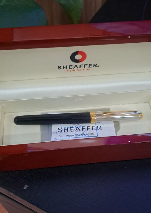 Caneta esferográfica Sheaffer.