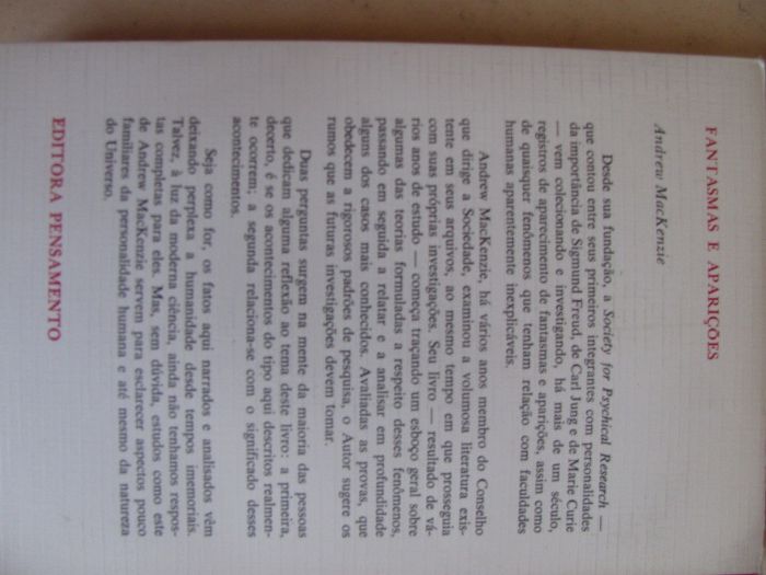 Fantasmas e Aparições de Andrew MacKenzie