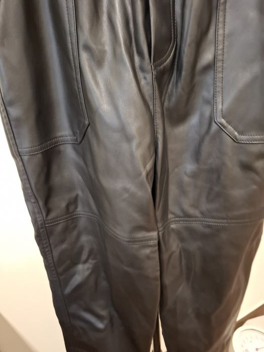 Calças imitação pele pretas