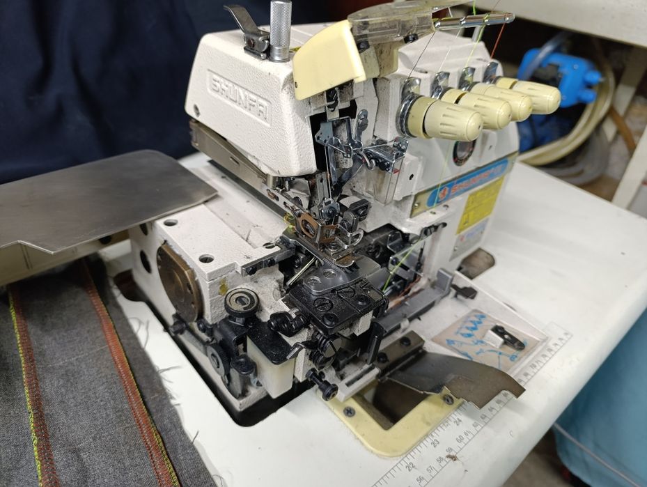 Продам оверлок 4х ниточный ШУНФА