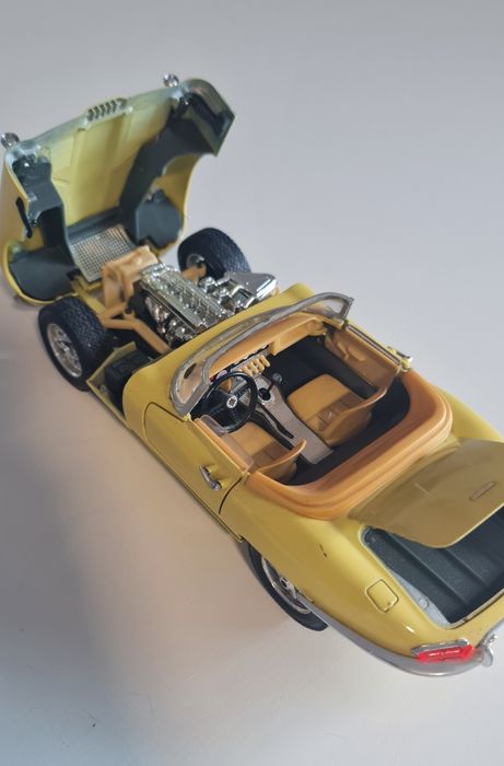Venda Jaguar "E" 1961 escala 1/18