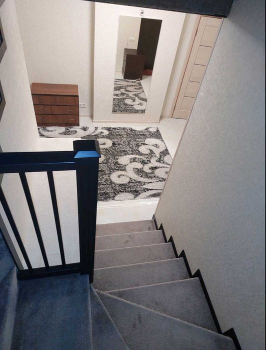 БЕЗ КОМІСІЇ - двоповерхова квартира (6кімнат)