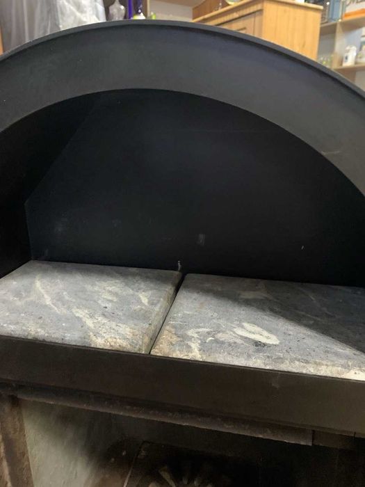 Буржуйка , камін , піч на дрова