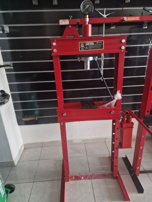 Prensa hidráulica 20 toneladas nova
Prensa hidráulica 20 ton