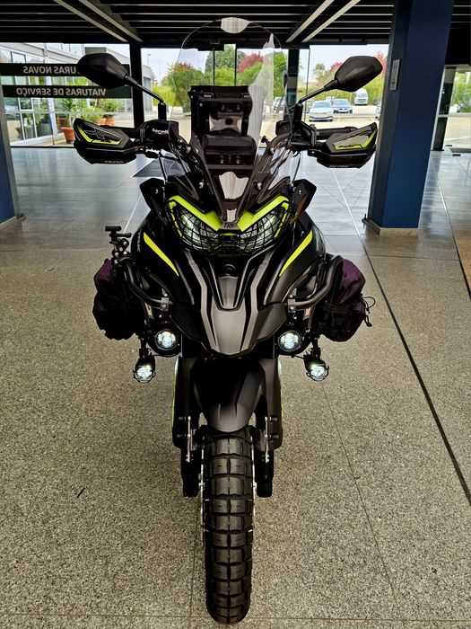 Benelli TRK 702 X Full Extras 
Ano 2025 
6.800 km 
Garantia 2028