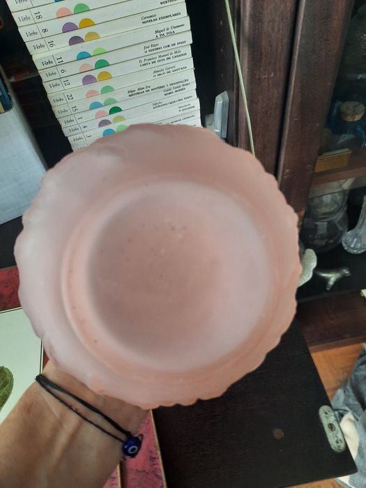 Jarra antiga, vidro fosco rosa