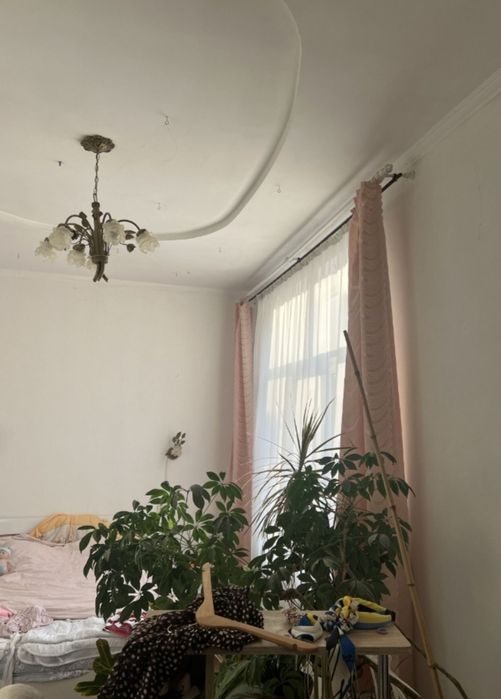 Продається напівособняк в центрі міста