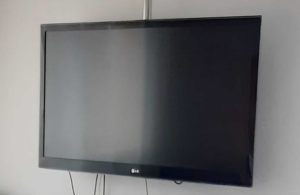 TV LG 47LV4500 (47") + Xiaomi Mi Box MDZ-16-AB